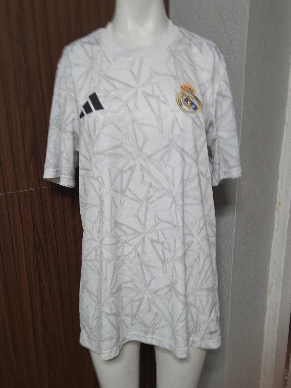 adidas White Real Madrid Short Sleeve Tee with Subtle Gray Pattern Large [1935]